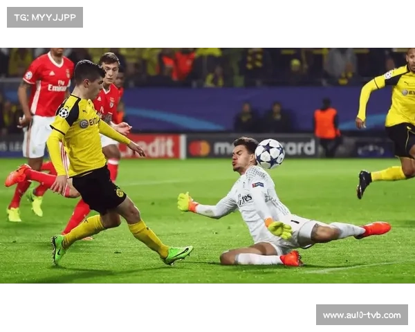 曼城半场0-2落后博德闪耀，霍格闪电双响打懵英超冠军